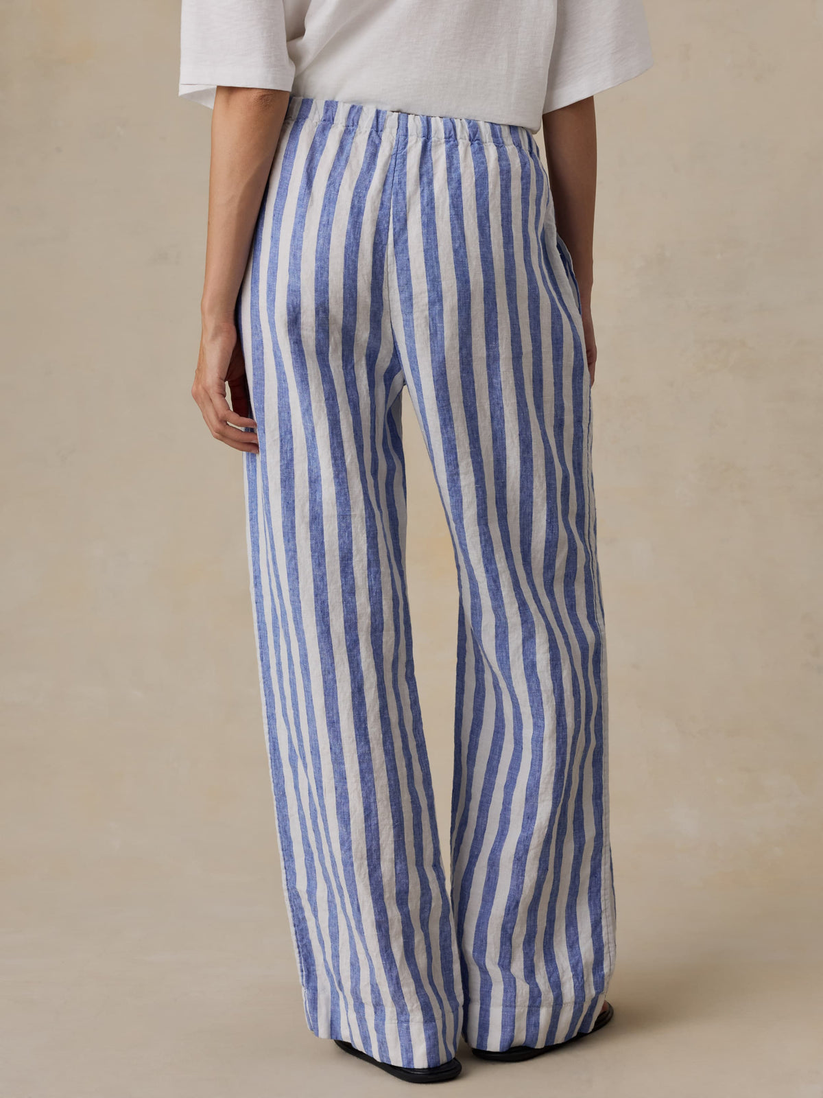 WBU2642-OCX_Laidback_Linen_Pant_OM_BACK_CROP_1_Web.jpg