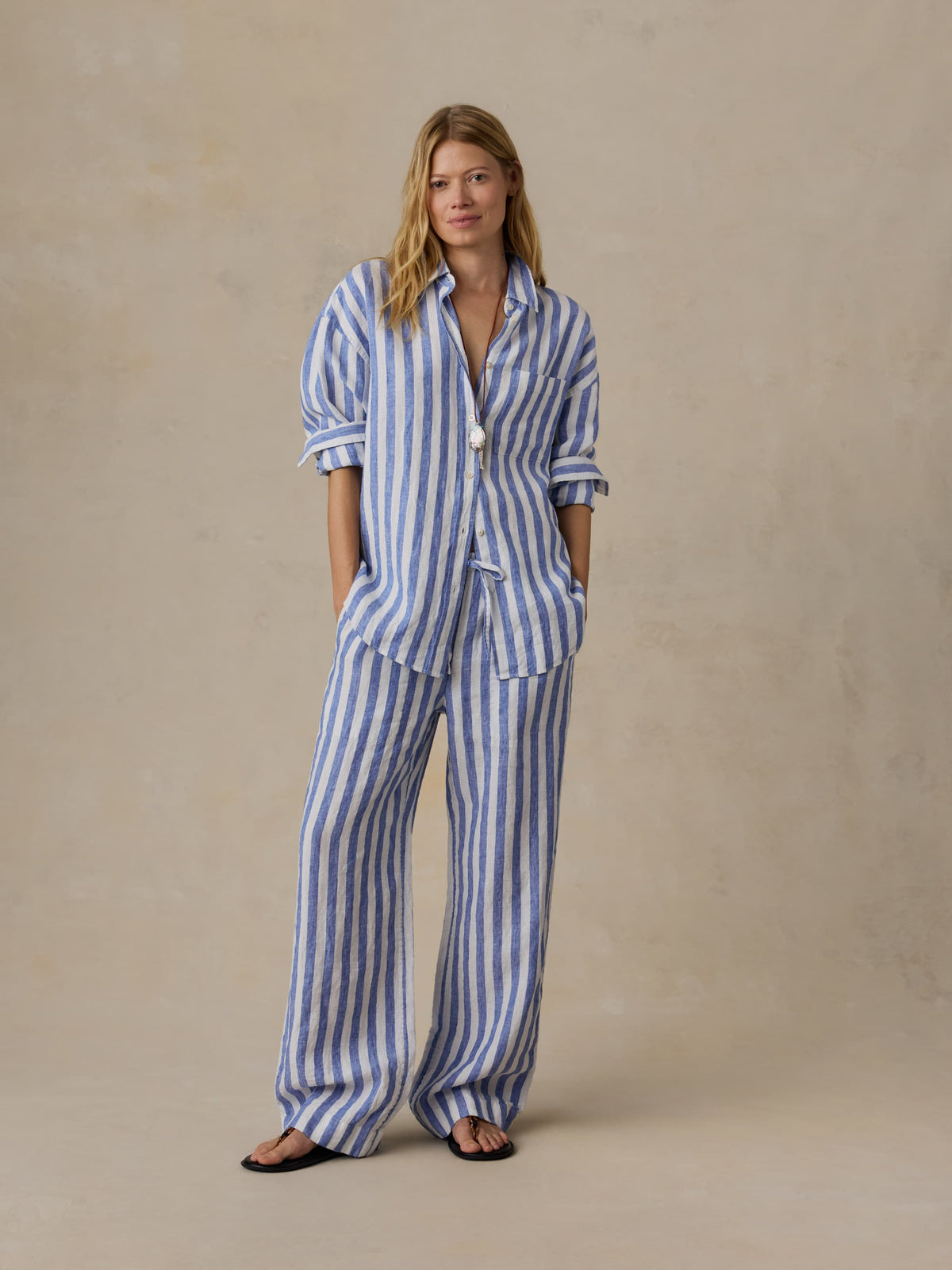 WBU2642-OCX_Laidback_Linen_Pant_OM_EDITORIAL_2_Web.jpg