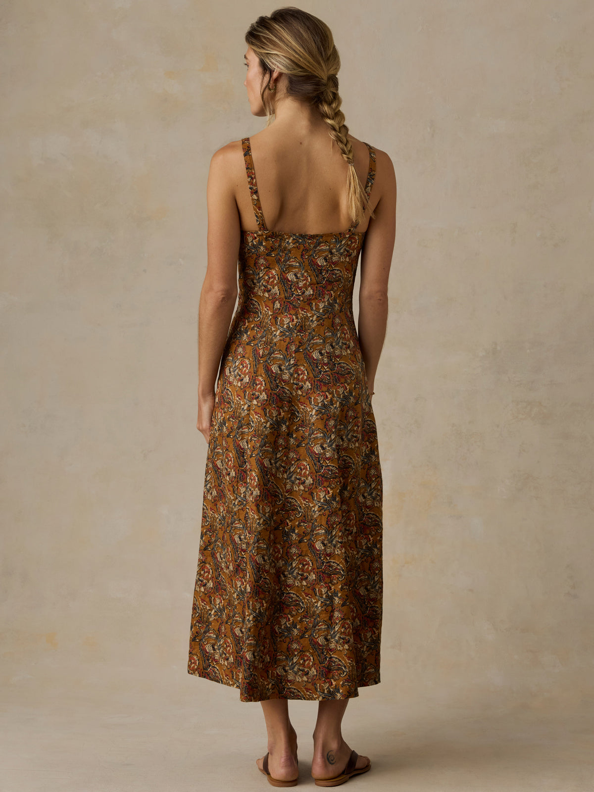 WDF2601-VGZ_Linen_Milo_Dress_OM_BACK_FULL_BODY_1_Web.jpg