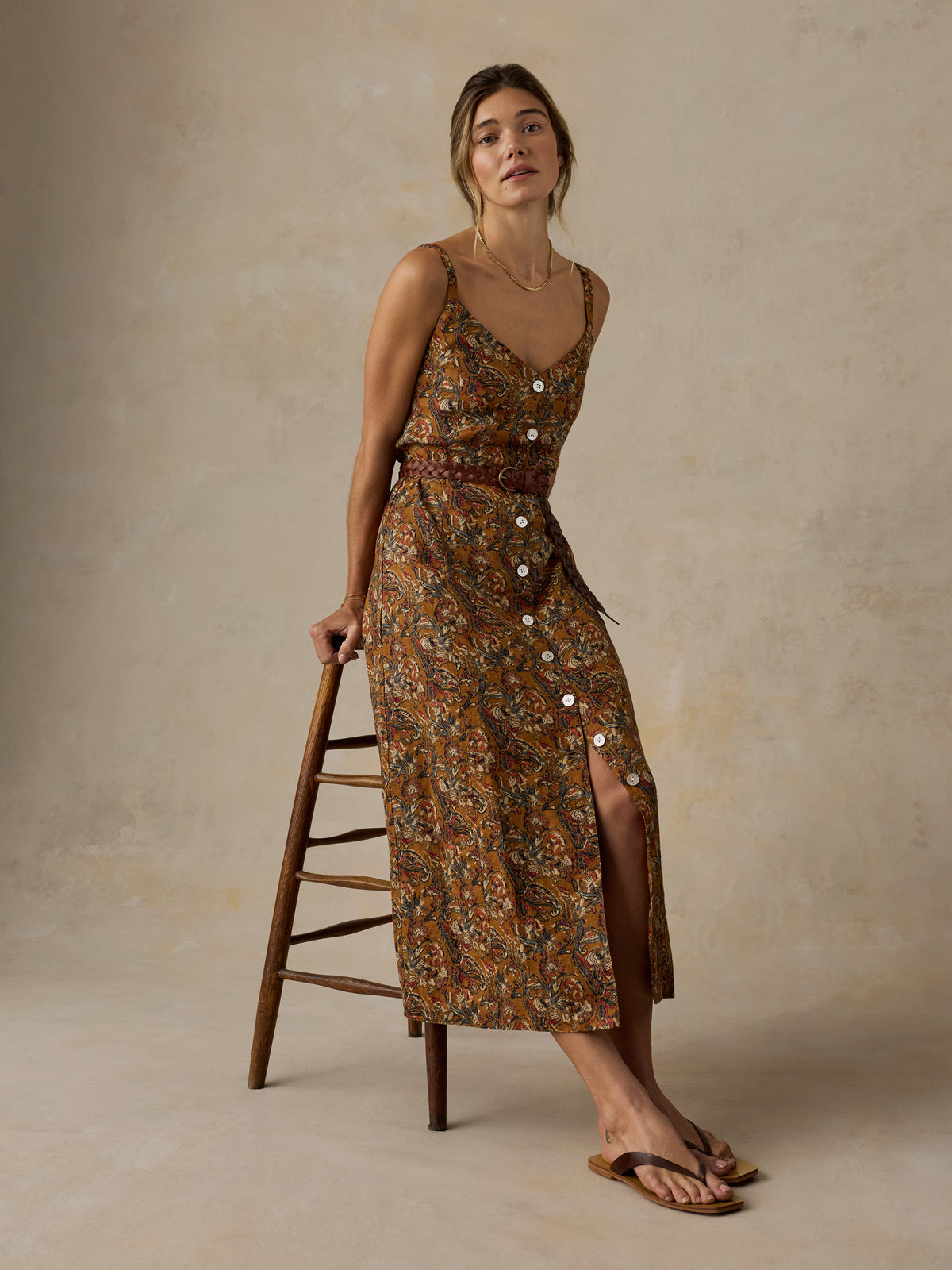 WDF2601-VGZ_Linen_Milo_Dress_OM_EDITORIAL_1_Web.jpg