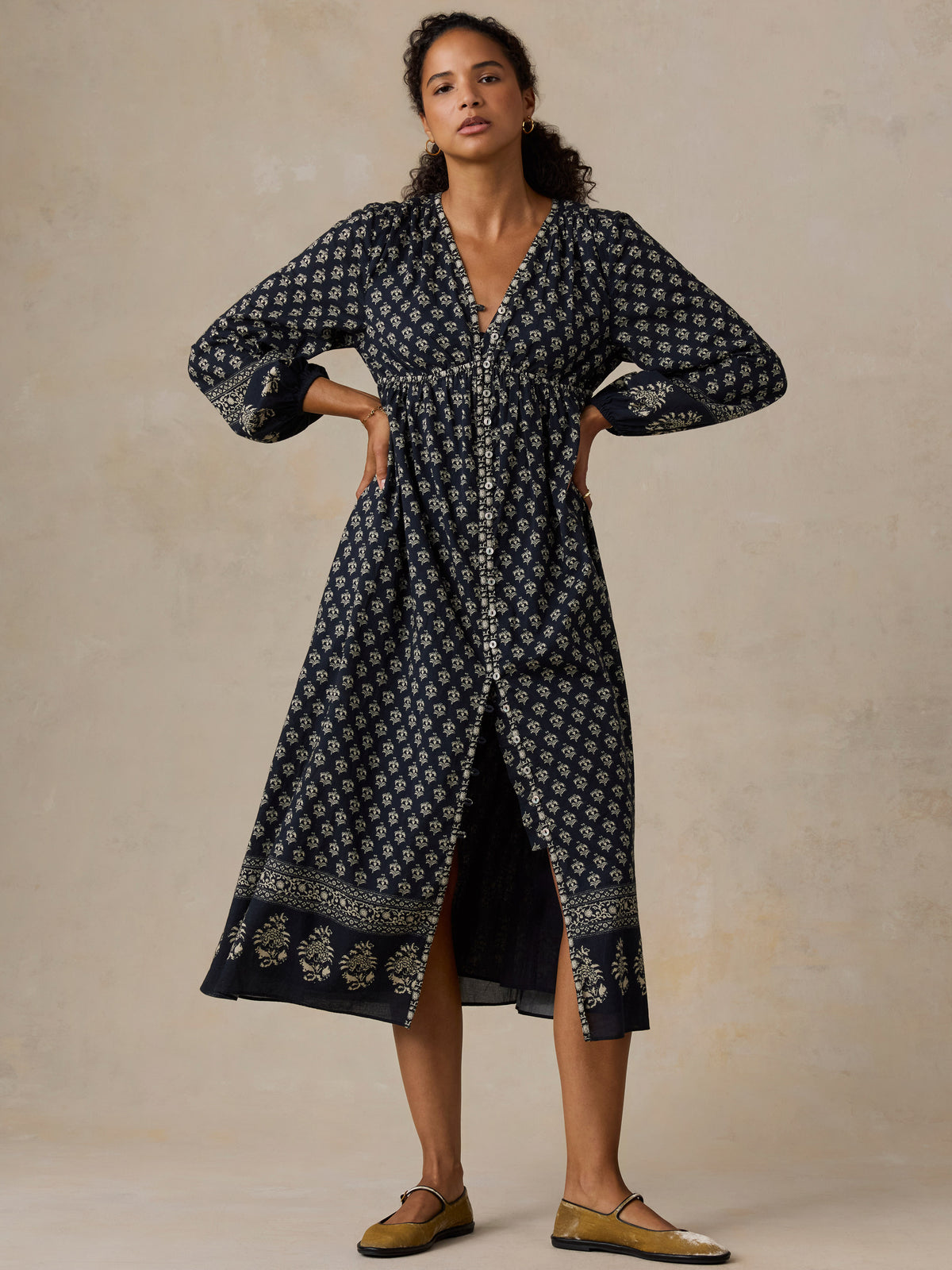 WDF2638-EXS_Maia_Dress_OM_FRONT_FULL_BODY_1_Web.jpg