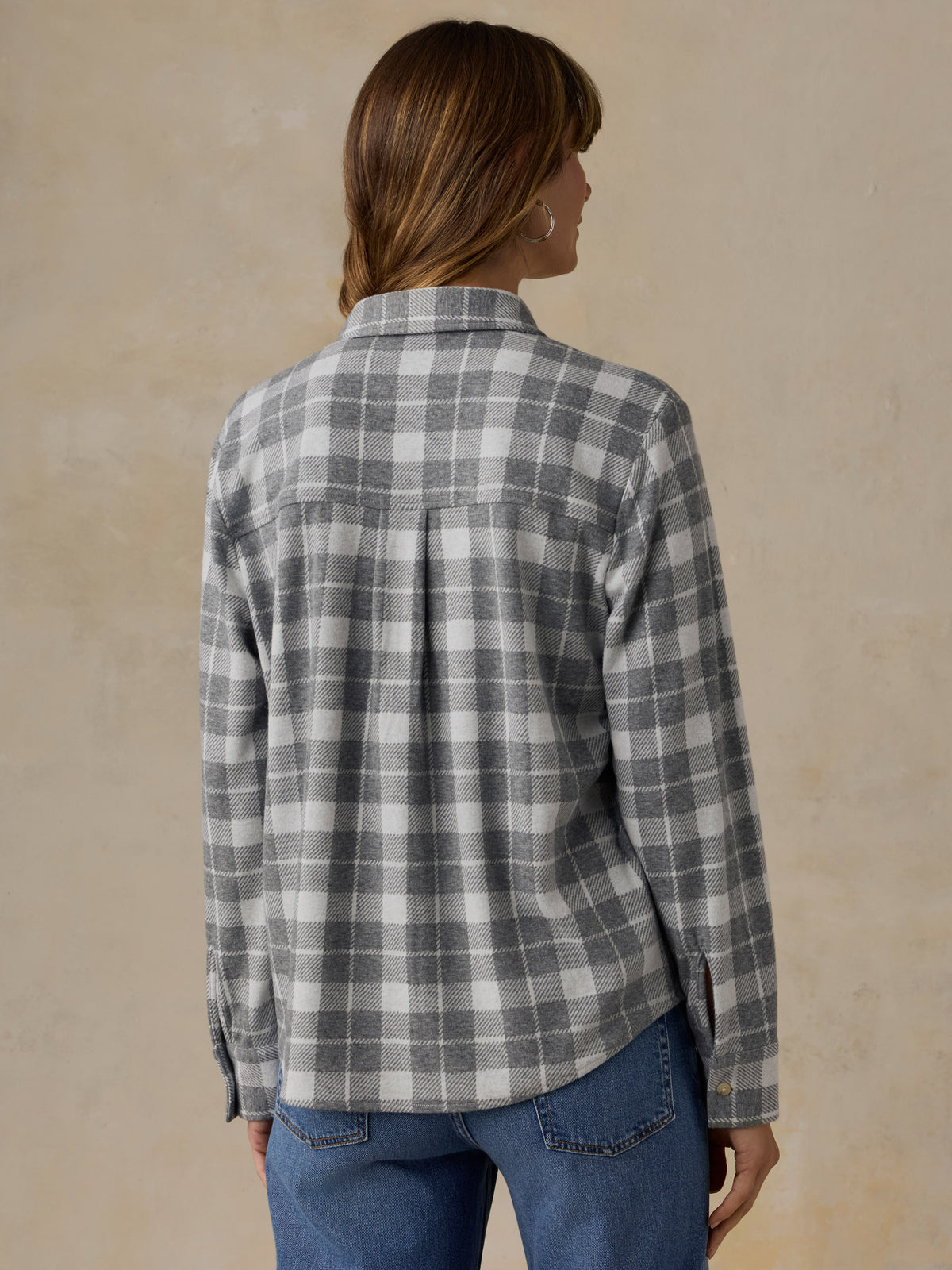 WKF2537-ZHP_Legend_Sweater_Classic_Shirt_OM_BACK_CROP_1_Web.jpg