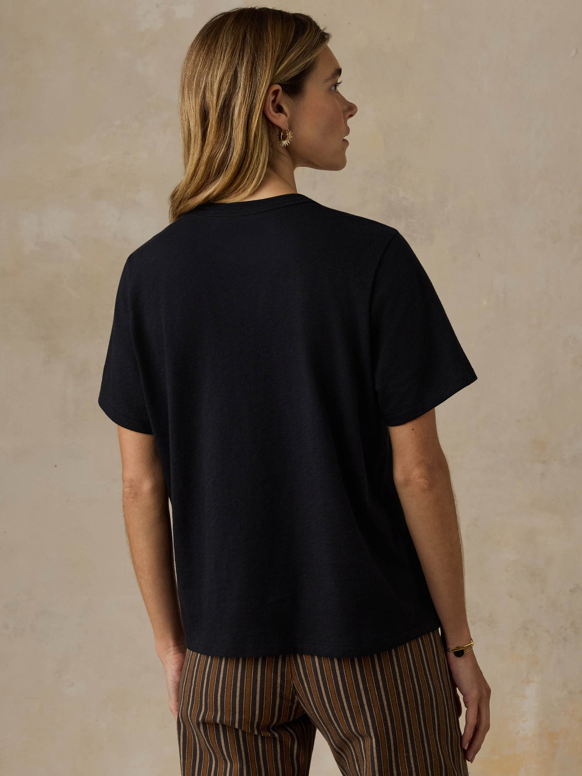 WKS2503-BLK_Sunwashed_Essential_Tee_OM_BACK_CROP_1_Web.jpg