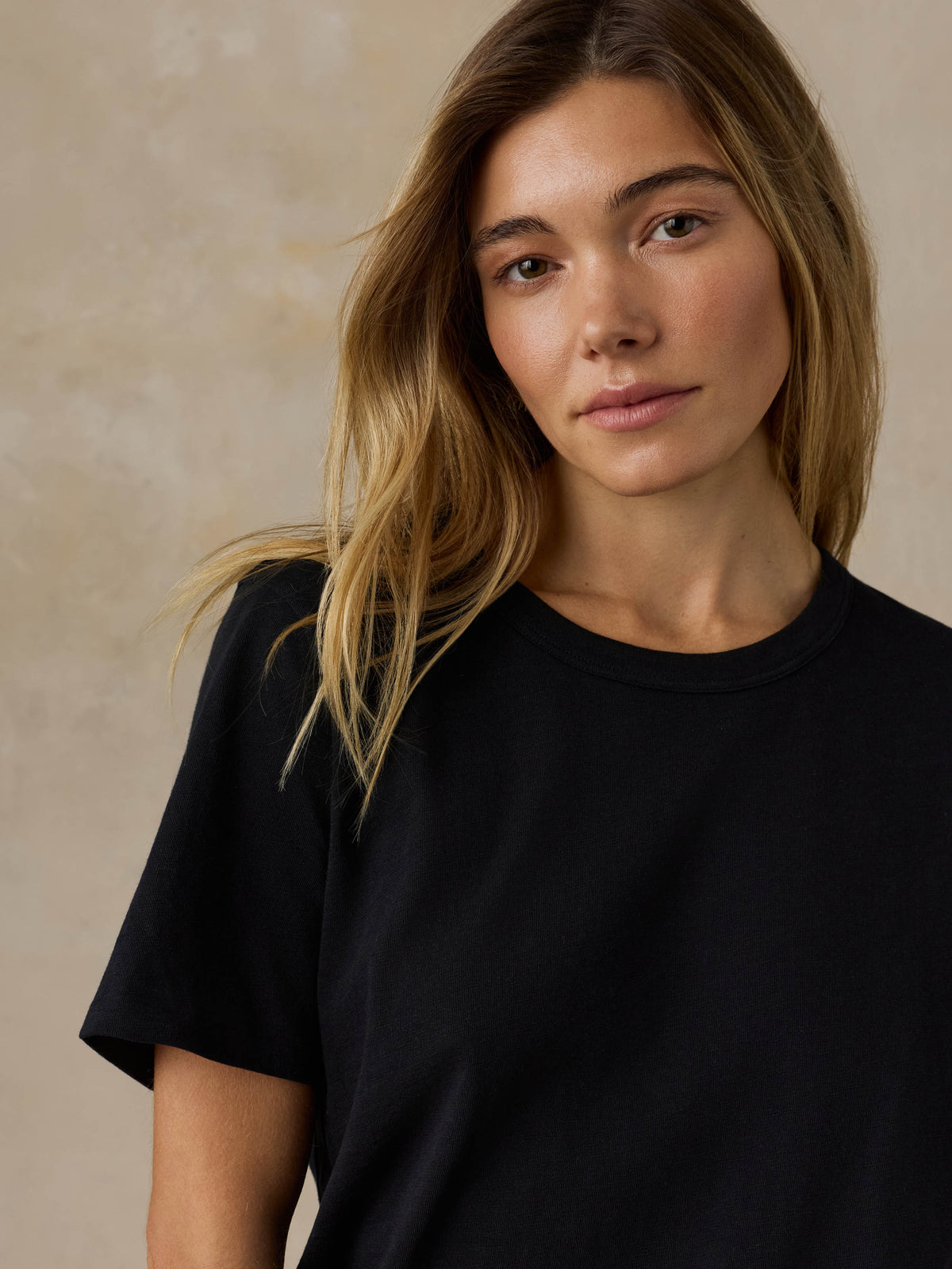 WKS2503-BLK_Sunwashed_Essential_Tee_OM_DETAIL1_1_Web.jpg