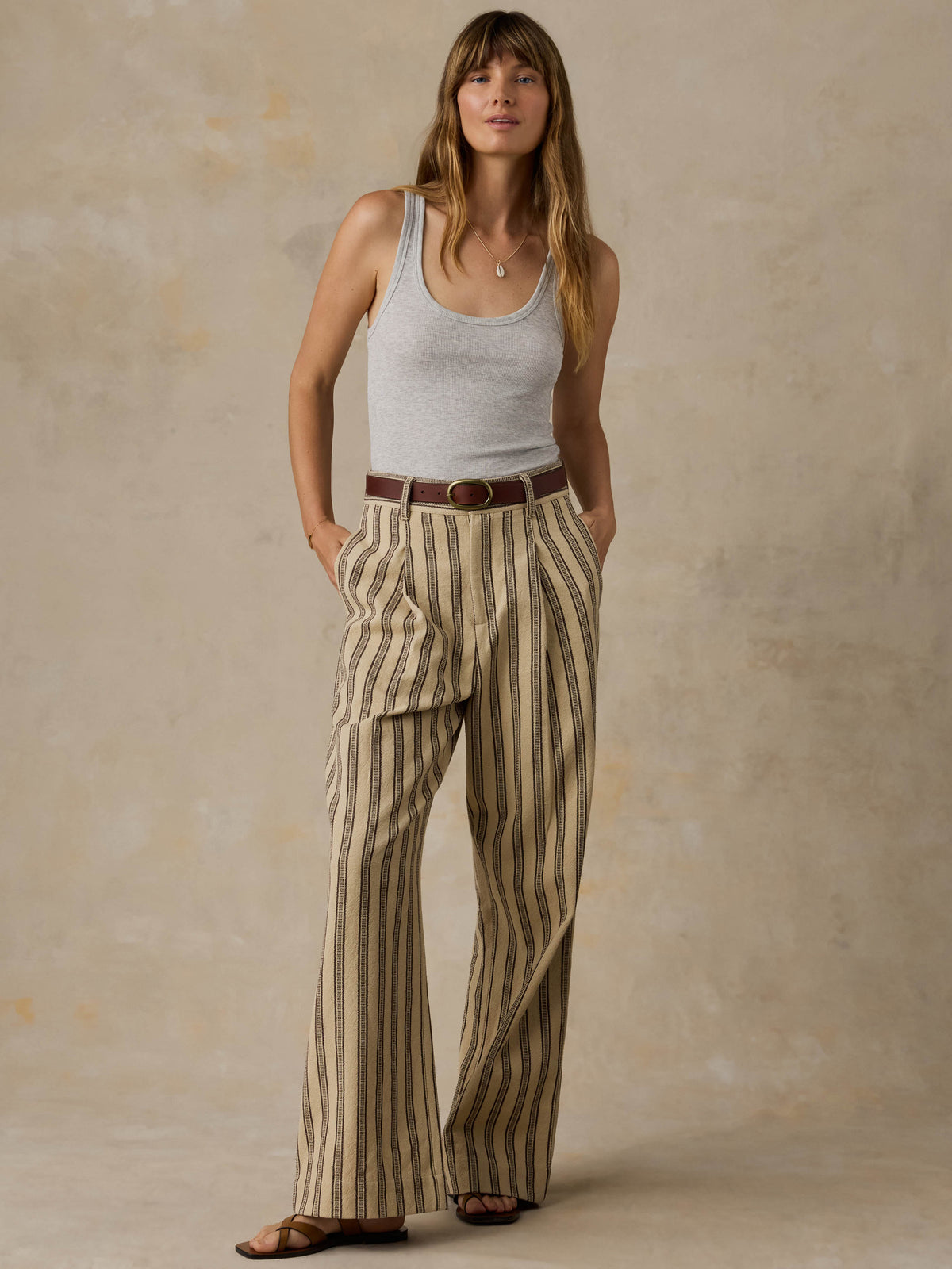 WKU2503-LGH_Featherweight_Freestyle_Tank_OM_FULL_BODY_1_Web.jpg