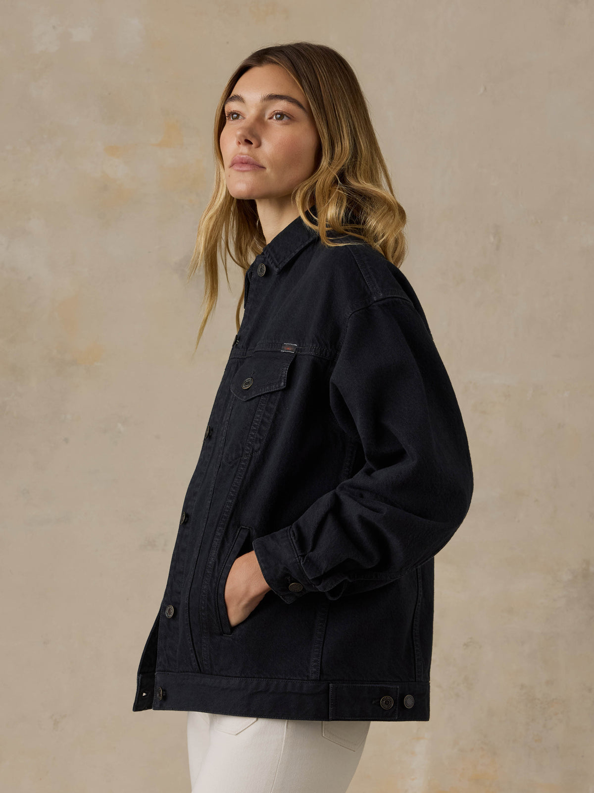 WOF2605-WBK_Driftwood_Denim_Jacket_OM_EDITORIAL_2_Web.jpg