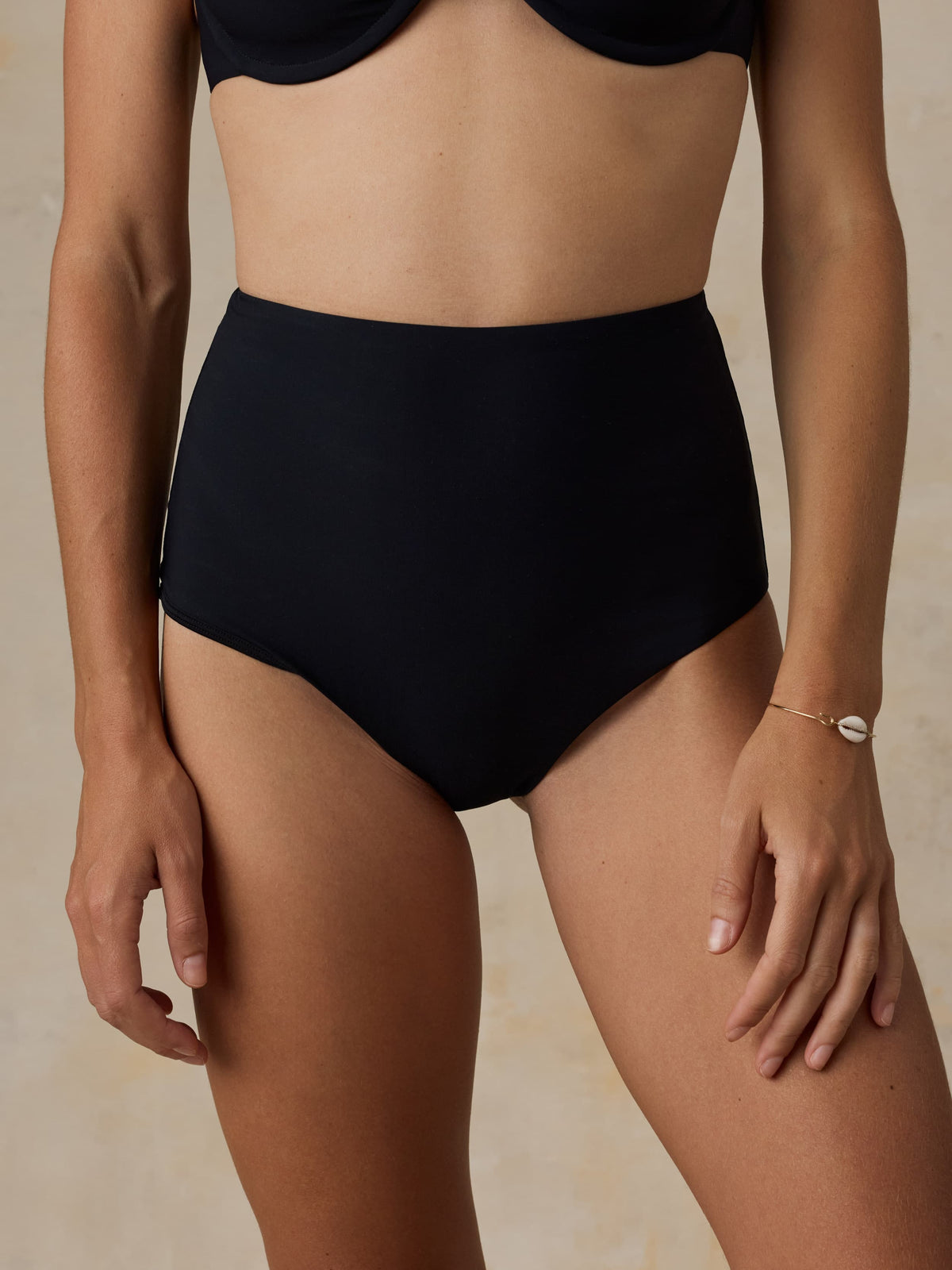 WSU2628-BLK_Soleil_Bottom_OM_DETAIL_1_Web.jpg