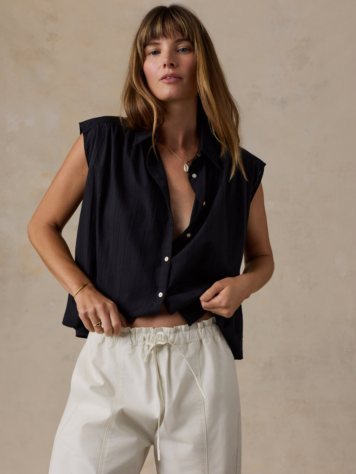 WTF2613-BLK_Heirloom_Dobby_Lucia_Top_OM_EDITORIAL_1_Web.jpg