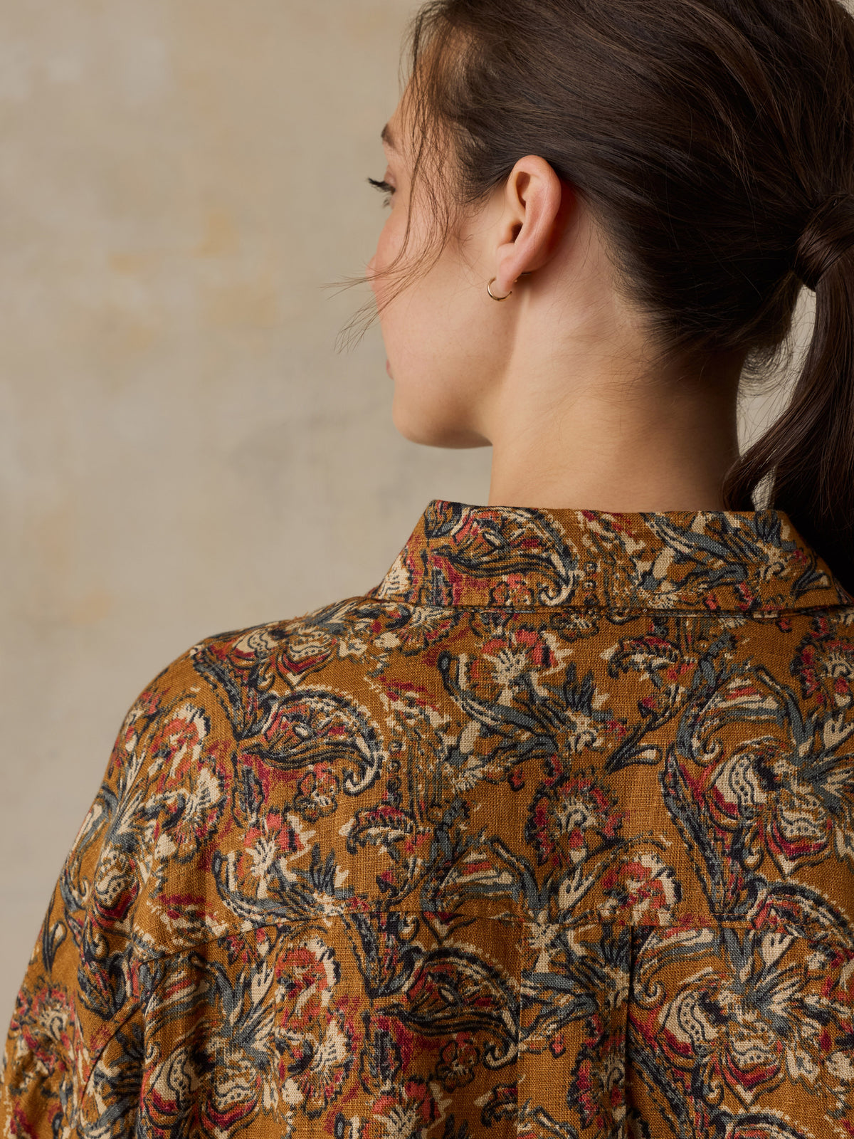 WWF2608-VGZ_Linen_Oversized_Shirt_OM_DETAIL_3_Web.jpg
