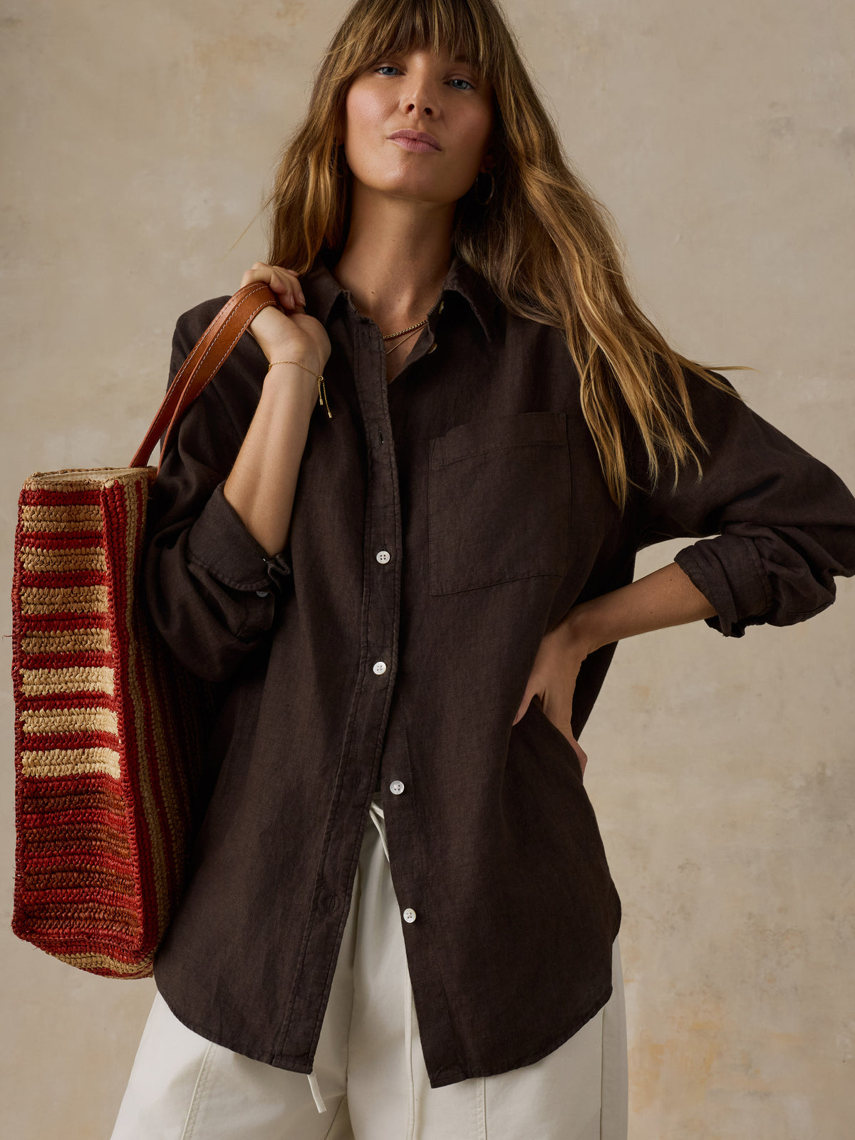 WWU2601-DSX_Laguna_Linen_Relaxed_Shirt_OM_EDITORIAL_1_Web.jpg