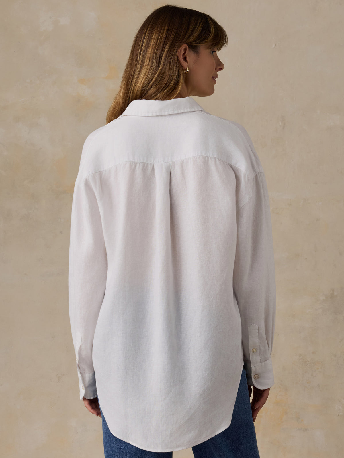 WWU2601-WHT_Laguna_Linen_Relaxed_Shirt_OM_BACK_CROP_1_Web.jpg