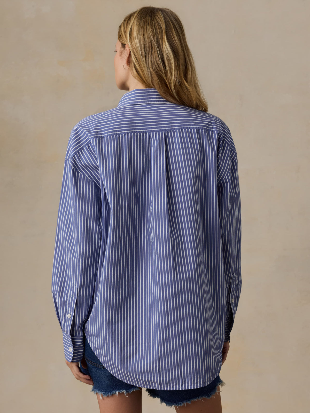 WWU2608-DWX_Coastal_Poplin_Relaxed_Shirt_OM_BACK_CROP_1_Web.jpg