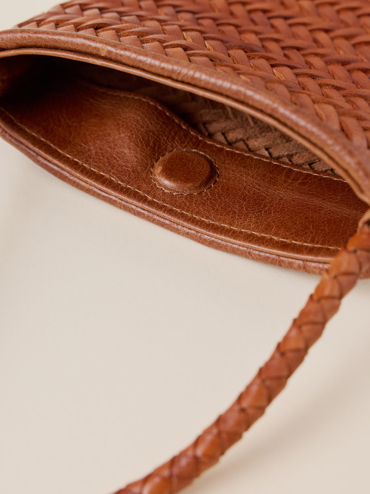 YD0099-260_WOVEN_LEATHER_PHONE_BAG_LD_BACK_1_Web.jpg