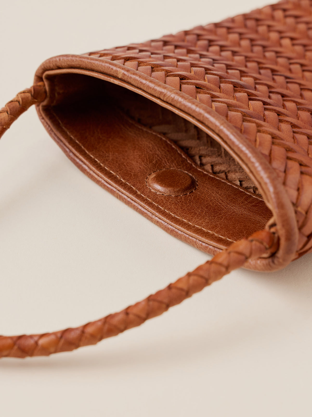 YD0099-260_WOVEN_LEATHER_PHONE_BAG_LD_DETAIL_1_Web.jpg
